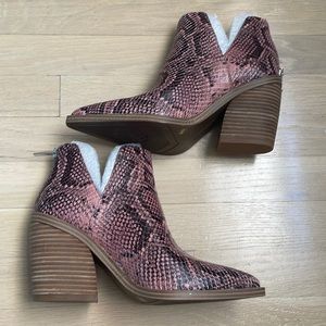 Vince Camuto Gigietta embossed snakeskin leather stacked block heel - nwt
